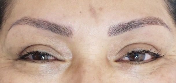 Trabajo de cejas Sanxenxo